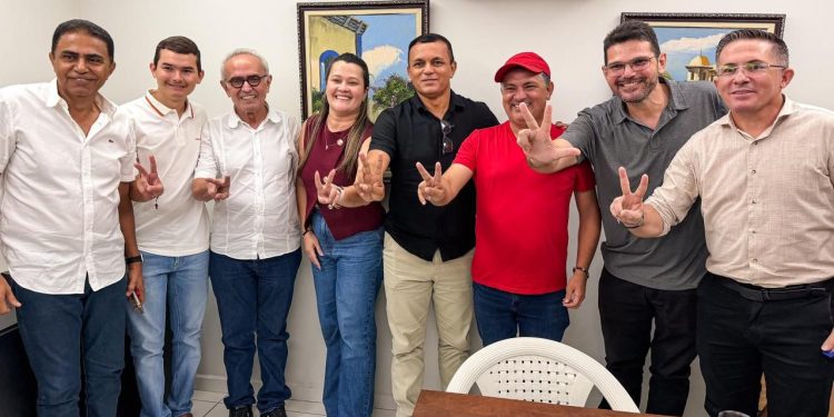 Em Cajazeiras, Cícero recebe apoio de lideranças de mais cinco municípios do Sertão