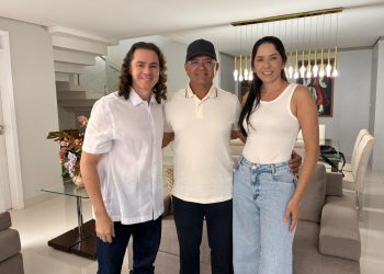 Veneziano recebe apoio à sua reeleição ao Senado do prefeito de Catolé do Rocha, Laurinho Maia e da pré-candidata a deputada estadual Geska Maia