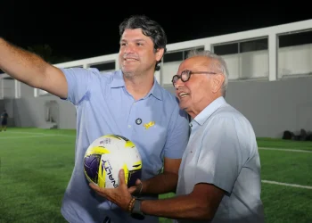 Léo Bezerra quer nome de Cícero nas placas das entregas da PMJP após prefeito deixar o cargo