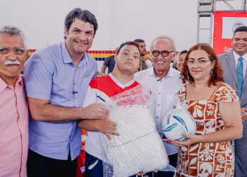 Cícero Lucena entrega Escola Afonso Pereira com novas salas, tecnologia e kits esportivos\