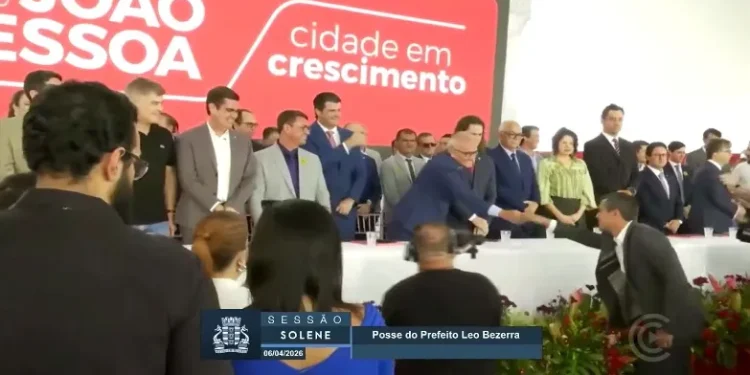 Diogo Cunha Lima surge ao lado de Cícero em posse de Leo e reforça especulações sobre vice