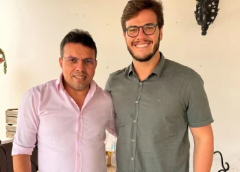 Vereador do PSB adere à base aliada do prefeito Bruno Cunha Lima, em Campina
