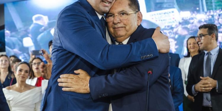 Adriano é maior do que Lucas