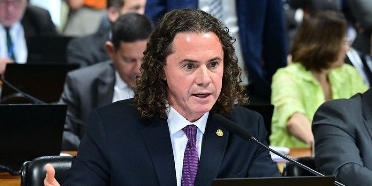 Veneziano volta a cobrar fim da escala 6×1 e defende tramitação “com a celeridade que atenda ao clamor da população”