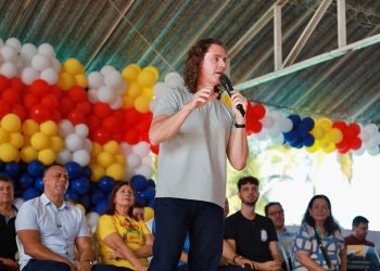 Veneziano representa o Governo Lula na assinatura da Ordem de Serviço para a construção de 150 casas em Sapé