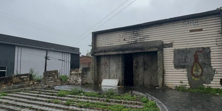 Prefeitura de Bayeux notifica proprietários do prédio do antigo Hospital São Domingos por abandono