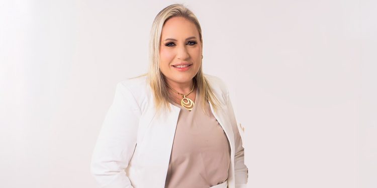 Prefeita Karla nomeia Alexandra Lima para secretaria de Administração de Conde