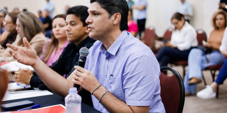 Com plano de contingência elaborado, Leo Bezerra solicita recursos federais para resposta às chuvas