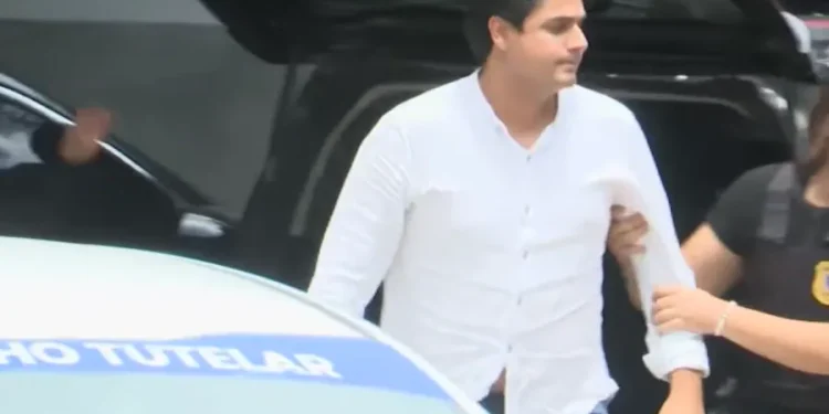 Cantor João Lima deixa prisão após Justiça conceder liberdade com medidas cautelares