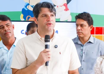 Leo expõe crise interna no PSB e diz que descobriu por intimação que ainda era presidente municipal