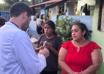 Prefeitura de Bayeux leva atendimento médico e distribui medicação em áreas afetadas por alagamentos