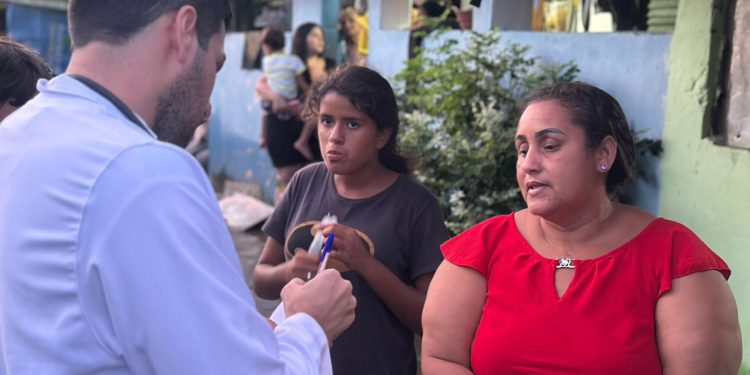 Prefeitura de Bayeux leva atendimento médico e distribui medicação em áreas afetadas por alagamentos