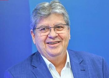 Qual a diferença entre as mentiras de Flávio Bolsonaro e as de João Azevedo?
