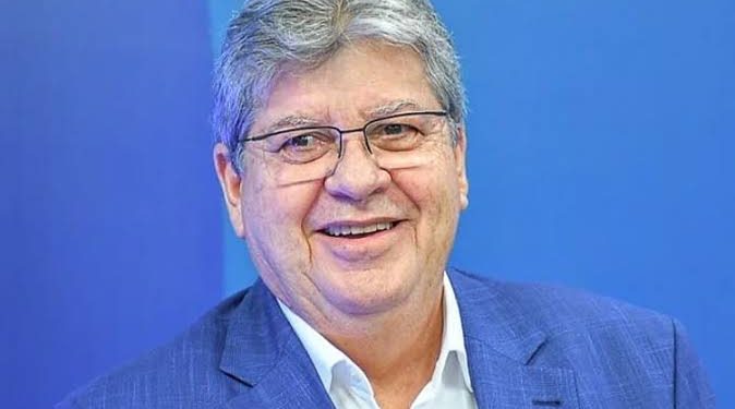 Qual a diferença entre as mentiras de Flávio Bolsonaro e as de João Azevedo?