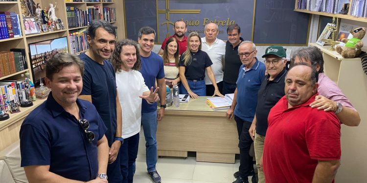 Ex-prefeito de Sousa, João Estrela anuncia apoio a Cícero, Veneziano e André Gadelha