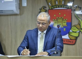 Novo prefeito de Cabedelo exonera comissionados e anuncia reforma administrativa