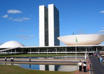 Congresso derruba veto de Lula e libera doações de bens durante período eleitoral