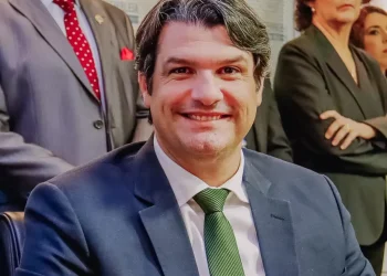 Leo Bezerra anuncia calendário de pagamentos de maio e junho e metade do 13º para servidores