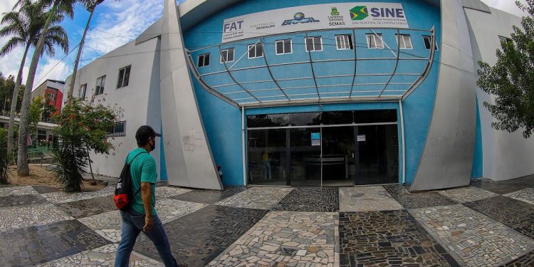 Prefeitura de Campina Grande realiza ação de empregabilidade nos distritos com o Sine Itinerante