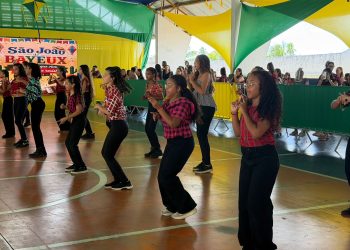 Escola municipal de Bayeux promove apresentação de quadrilha junina em Libras e fortalece inclusão cultural