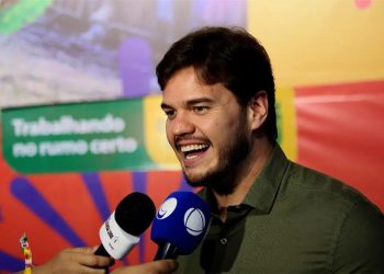 Bruno entrega cheque de R$ 420 mil de apoio do Município às quadrilhas juninas e prestigia dois eventos da Sesuma, no Evaldo Cruz