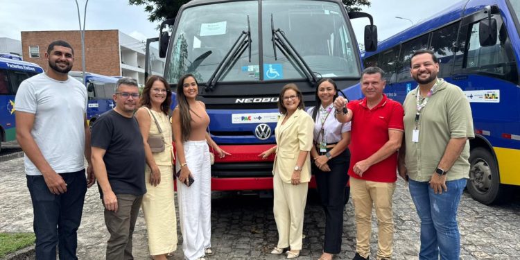 Bayeux ganha ônibus para transporte de pacientes para atendimento especializado