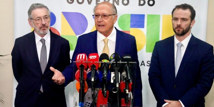 “O caminho vai ser dialogar para que não ocorra”, afirma Alckmin, sobre ameaça de taxação dos EUA