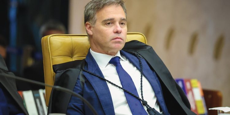 STF forma maioria para manter afastamento do chefe da PF, mas julgamento é interrompido