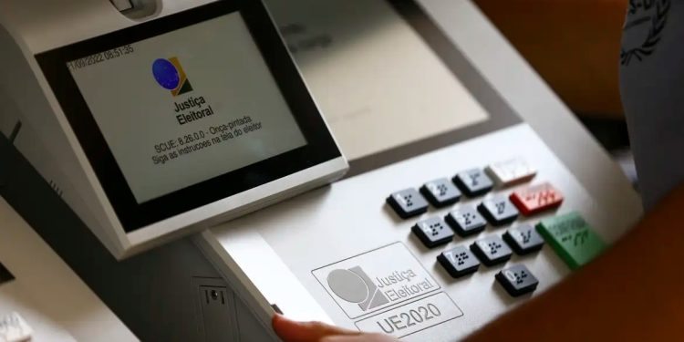 Do voto à internet: saiba quais atitudes do eleitor podem virar crime eleitoral