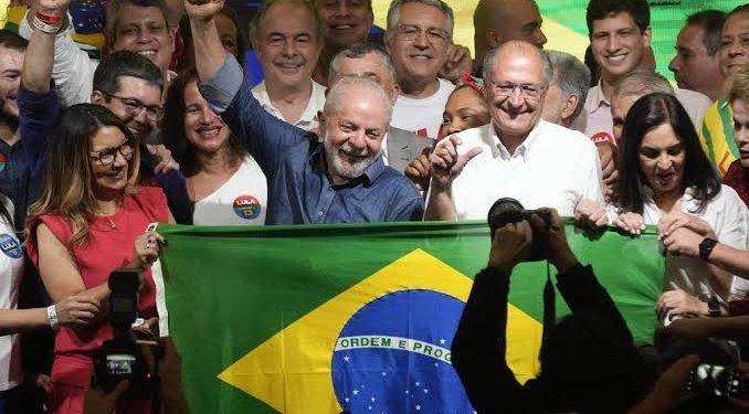 Lula cresce em todos os estados e conquista virada histórica no segundo turno