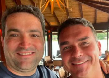 Flávio Bolsonaro dividia conta bancária com Willer Tomaz, investigado por movimentar R$ 13 bilhões em bets, indicam e-mails