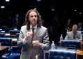 No Senado, Veneziano enaltece atuação dos servidores públicos nas esferas municipal, estadual e federal