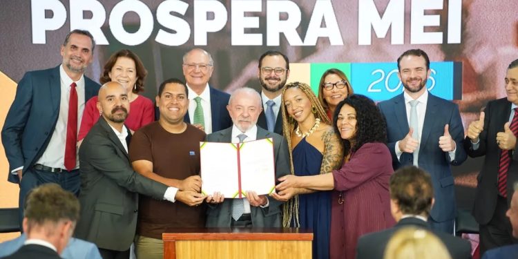Mais funcionários, maior faturamento e dívida zero: programa incentiva o MEI e a economia