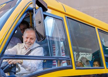 Lula anuncia PEC para garantir tarifa zero no transporte público aos finais de semana em todo o Brasil